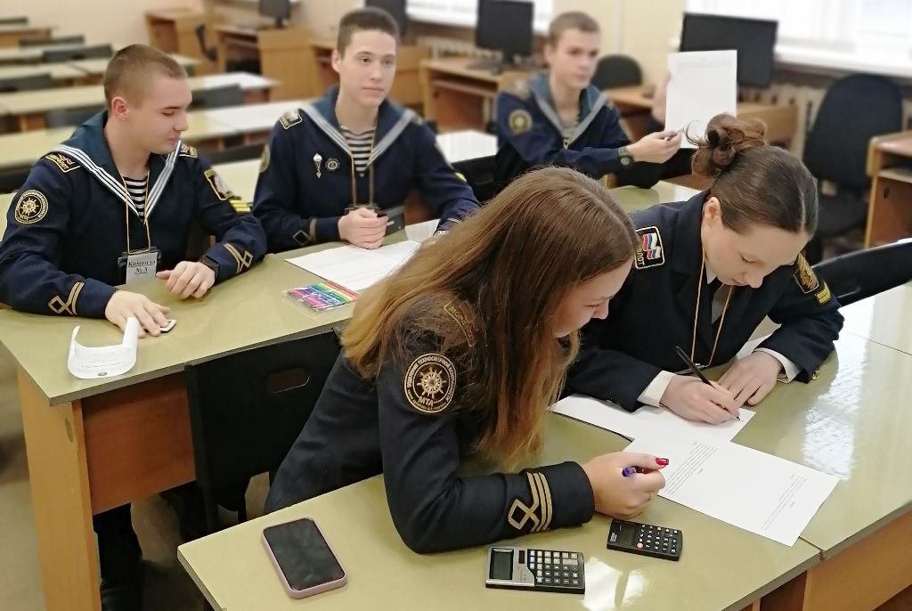Команда Морской технической сразилась в «Финансовом квизе»