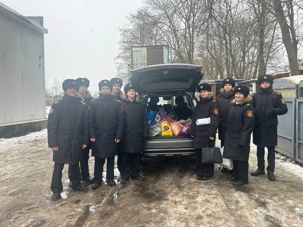 Курсанты академии посетили приют для бездомных животных Курсанты академии посетили приют для бездомных животных