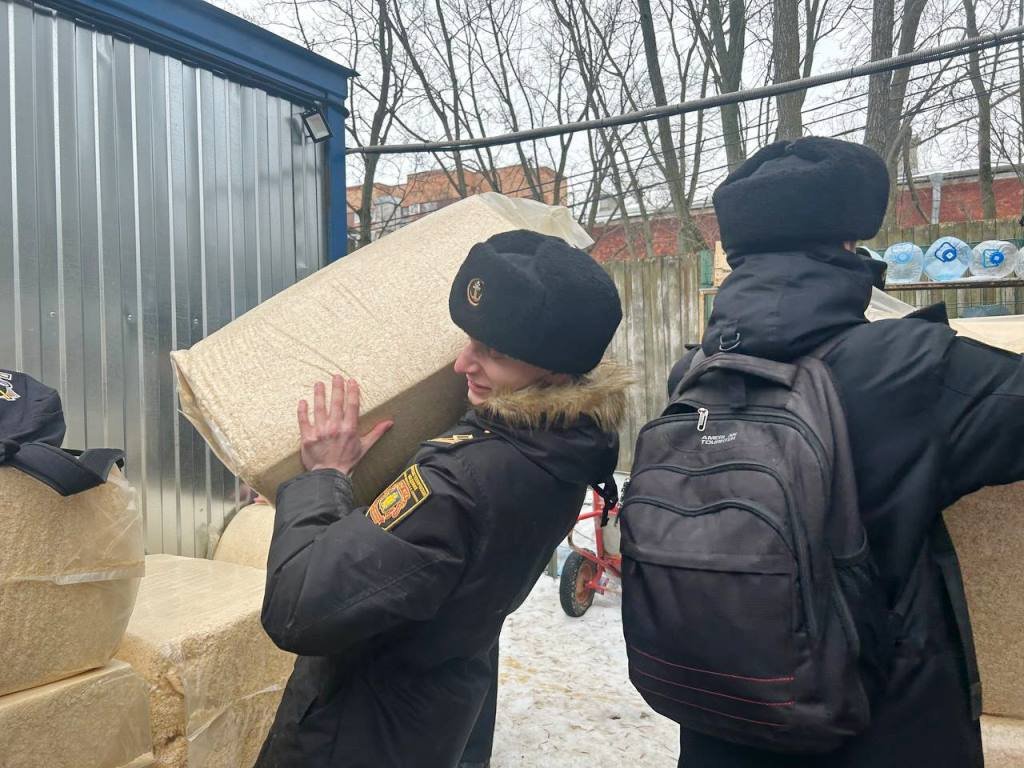 Курсанты академии посетили приют для бездомных животных Курсанты академии посетили приют для бездомных животных
