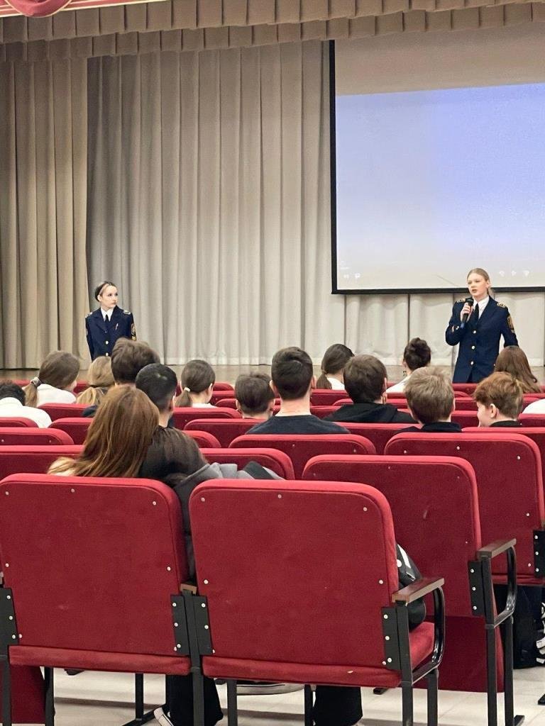 Курсанты академии провели профориентацию для школьников