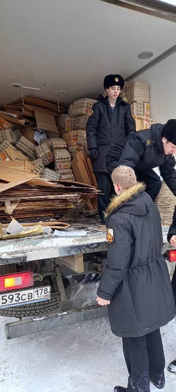 Курсанты МТА собрали полтонны макулатуры