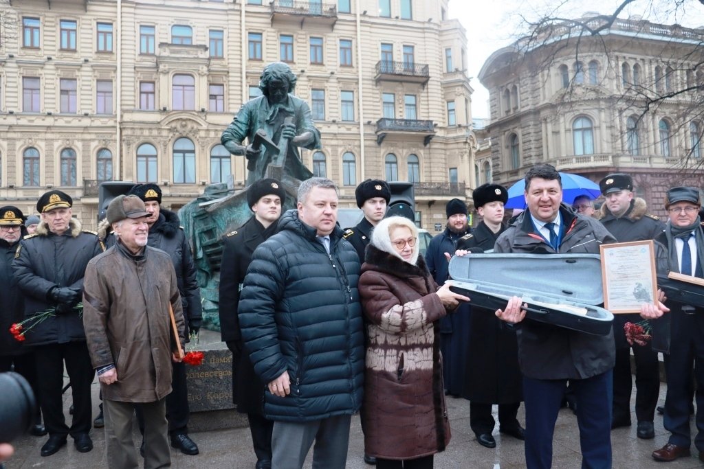 Почести Петру-плотнику Почести Петру-плотнику