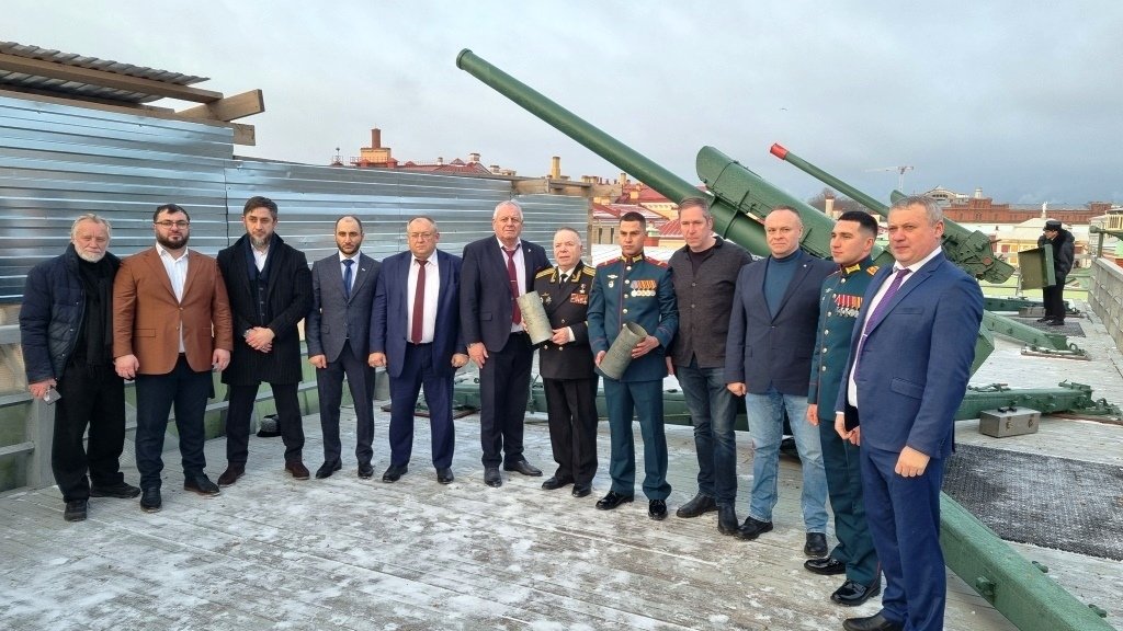 Полуденный выстрел в честь героев