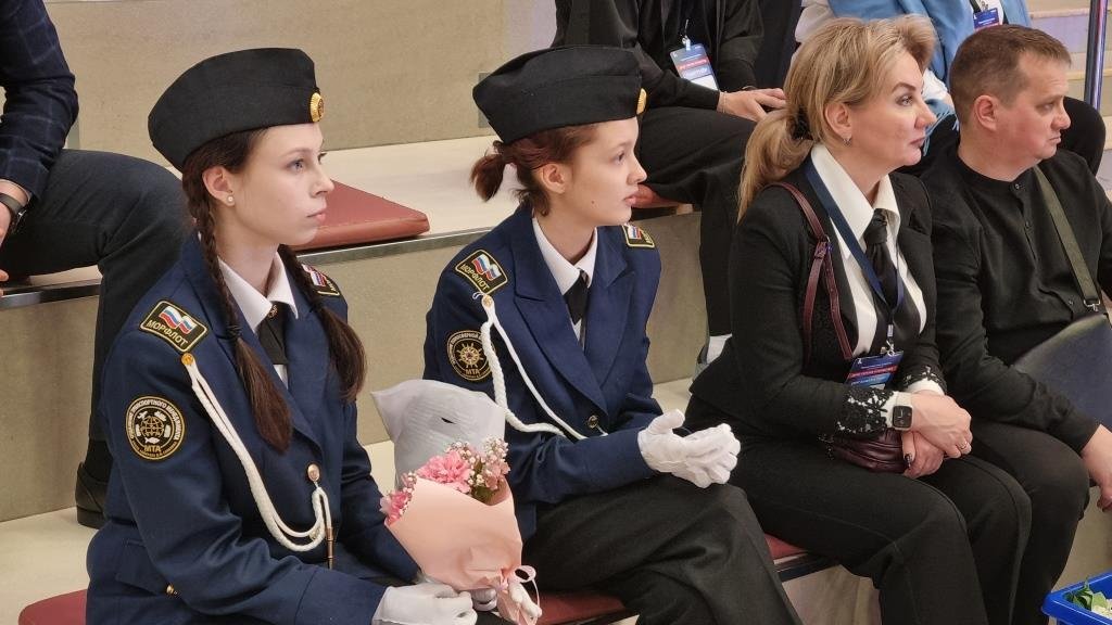 Героями становятся Героями становятся
