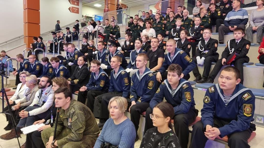 Героями становятся Героями становятся