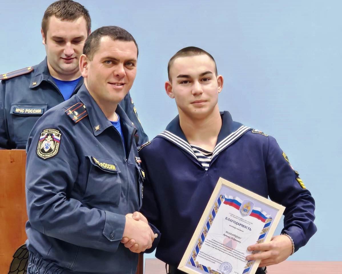 Наши спасатели на пьедестале почёта Наши спасатели на пьедестале почёта