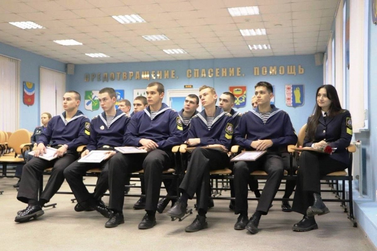 Наши спасатели на пьедестале почёта Наши спасатели на пьедестале почёта
