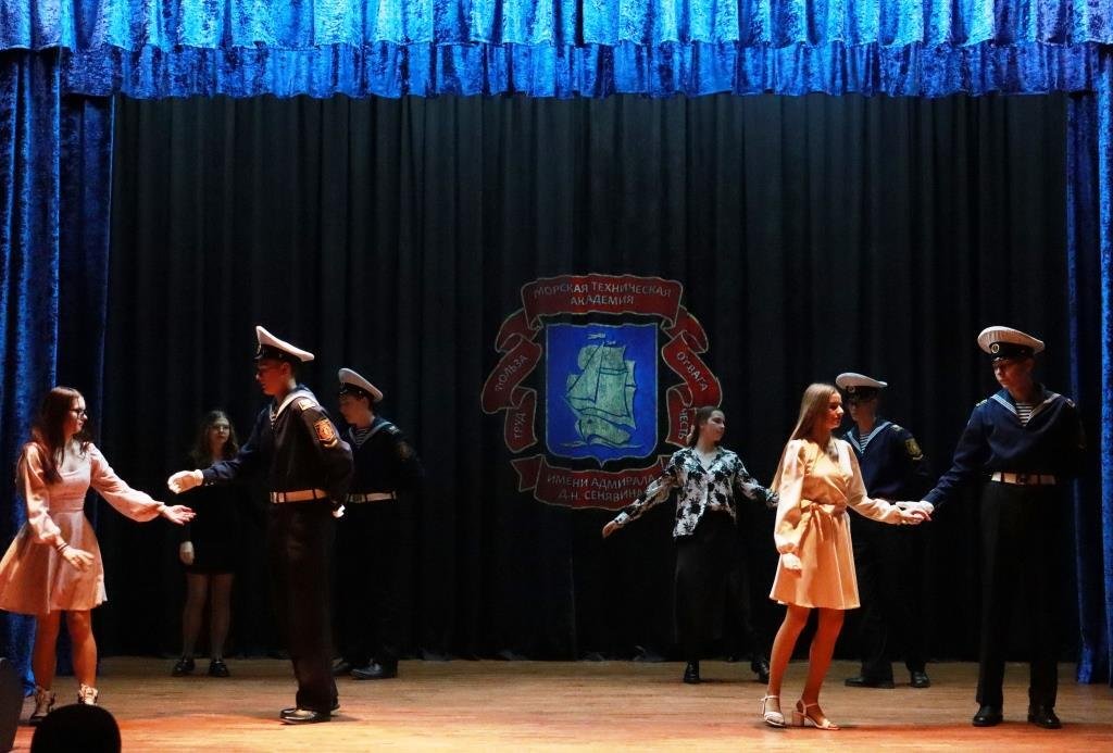 Первокурсники «зажгли»