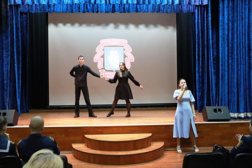 Первокурсники «зажгли»