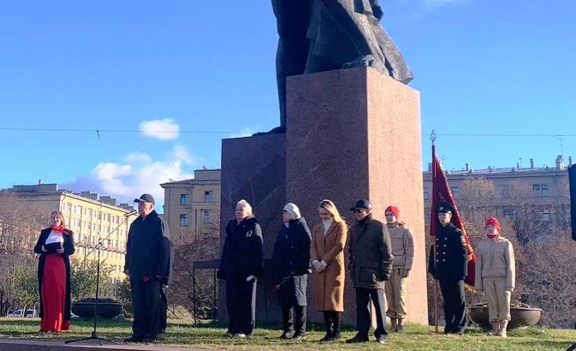 В память о комсомольцах