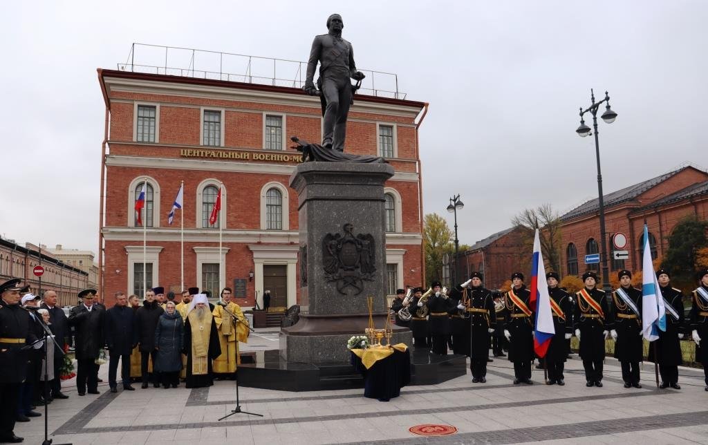 В Санкт-Петербурге освятили памятник адмиралу Ушакову В Санкт-Петербурге освятили памятник адмиралу Ушакову