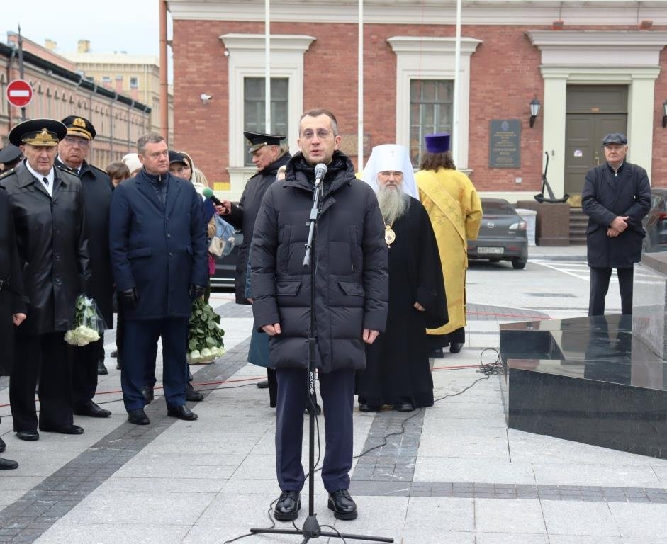 В Санкт-Петербурге освятили памятник адмиралу Ушакову В Санкт-Петербурге освятили памятник адмиралу Ушакову