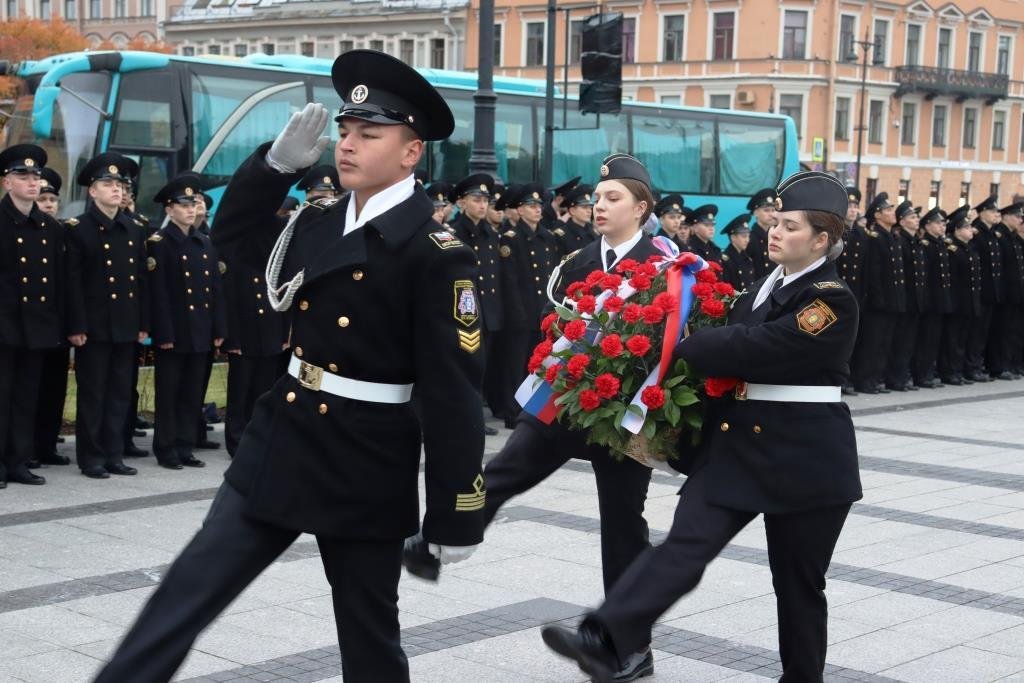 В Санкт-Петербурге освятили памятник адмиралу Ушакову В Санкт-Петербурге освятили памятник адмиралу Ушакову