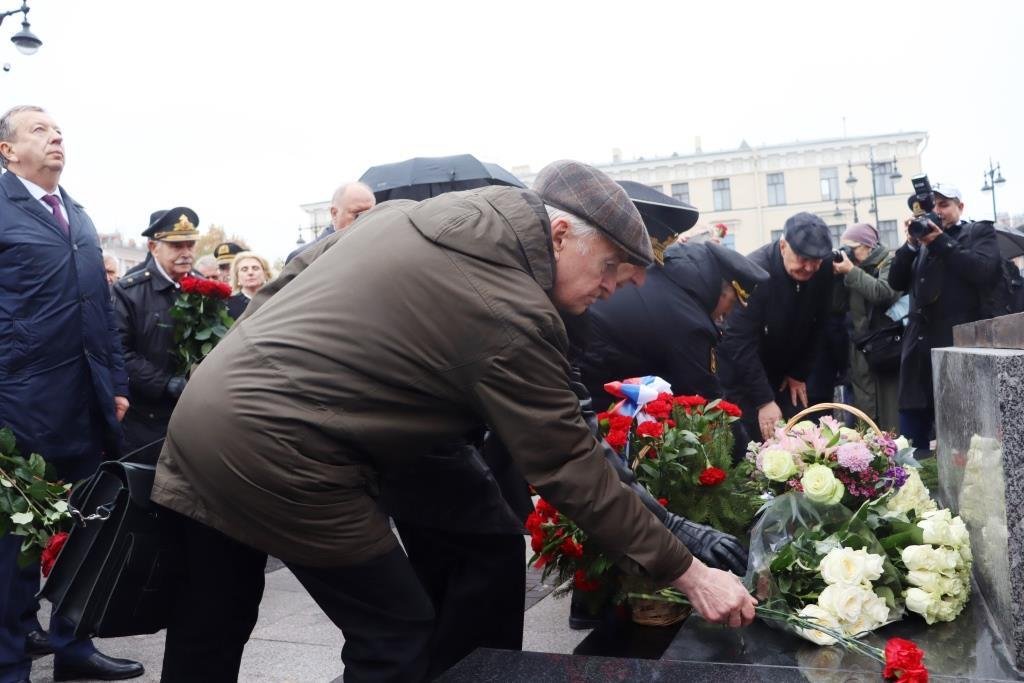В Санкт-Петербурге освятили памятник адмиралу Ушакову В Санкт-Петербурге освятили памятник адмиралу Ушакову