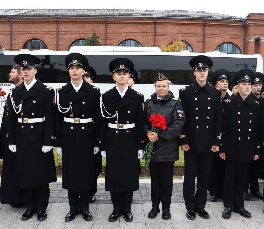 В Санкт-Петербурге освятили памятник адмиралу Ушакову В Санкт-Петербурге освятили памятник адмиралу Ушакову