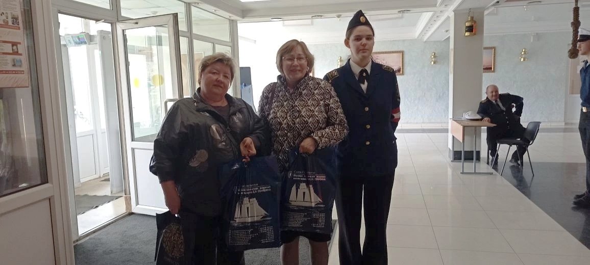 Курсанты поздравили ветеранов–педагогов