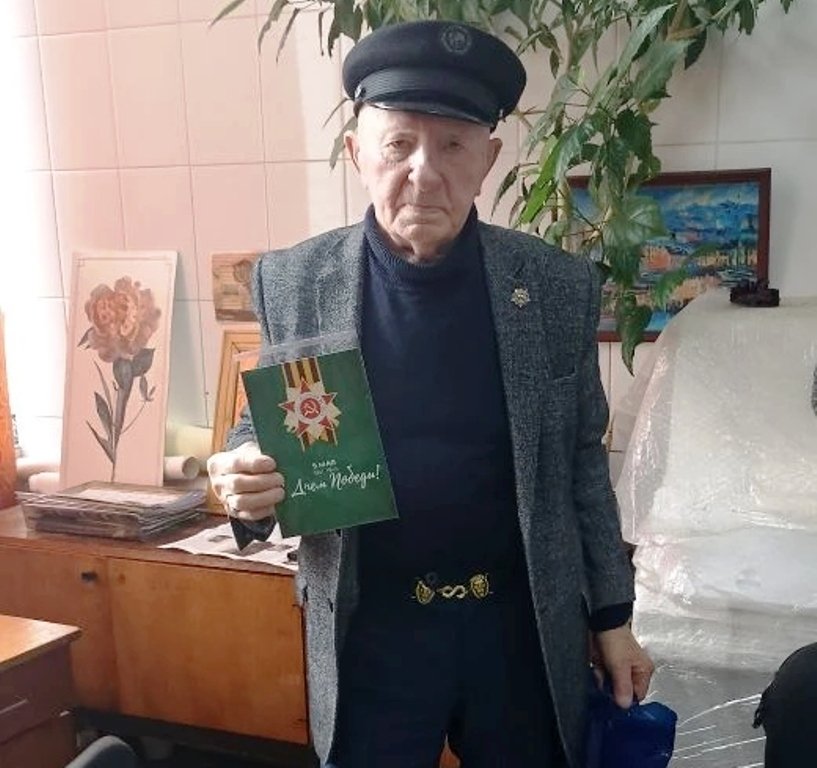 Курсанты поздравили ветеранов–педагогов