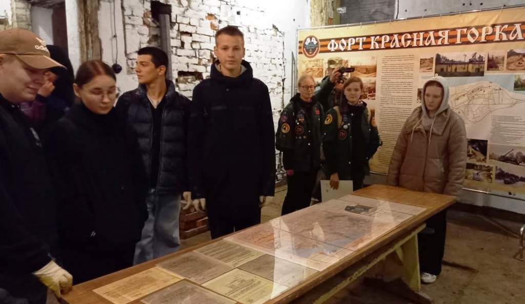 Волонтёры почтили память погибших героев Волонтёры почтили память погибших героев