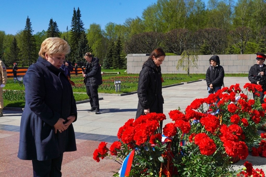 Памяти павших будьте достойны