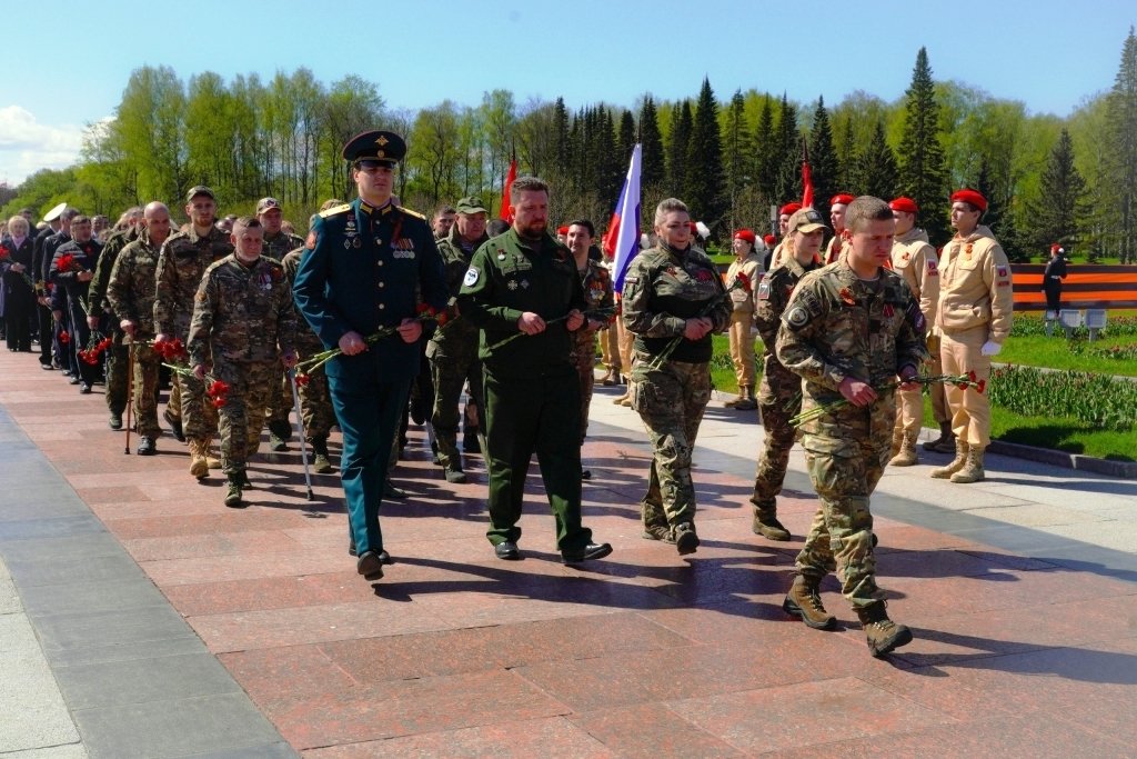 Памяти павших будьте достойны