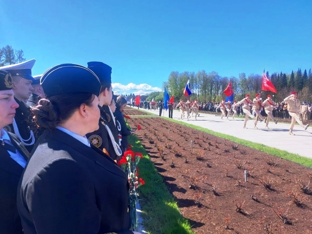 Памяти павших будьте достойны