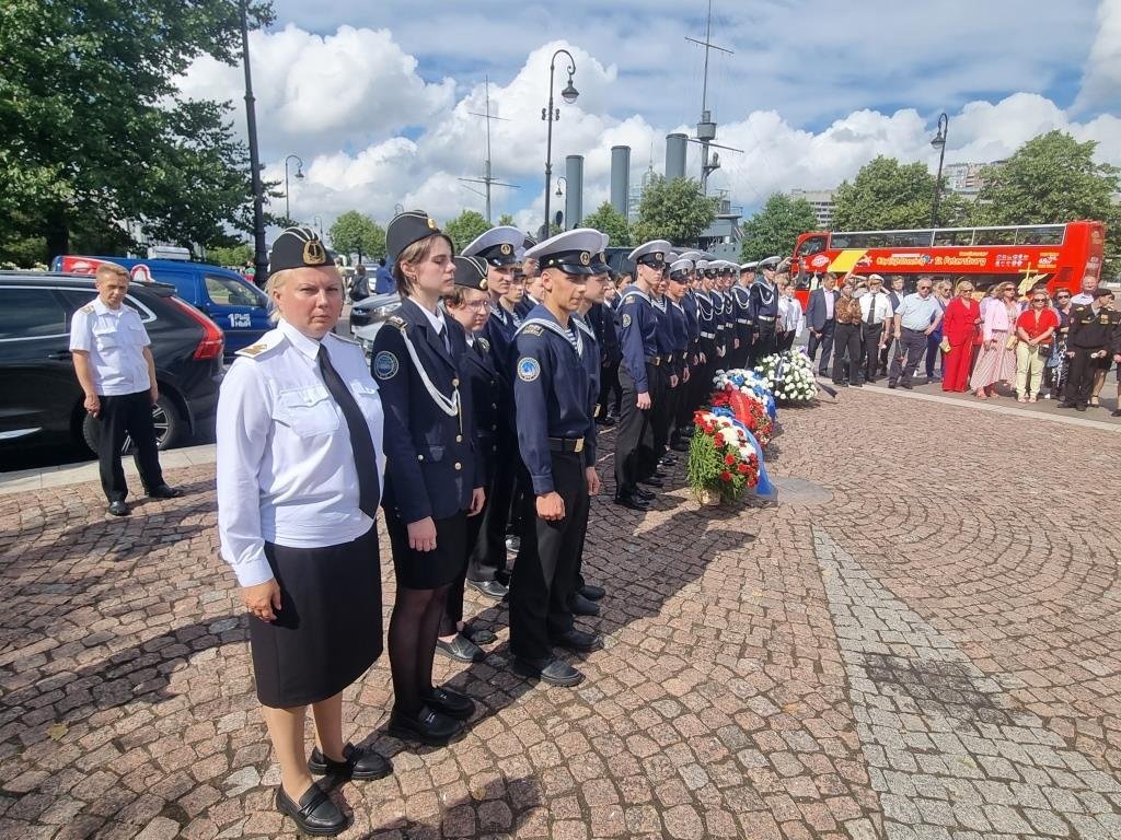 К Дню работников морского и речного флота К Дню работников морского и речного флота