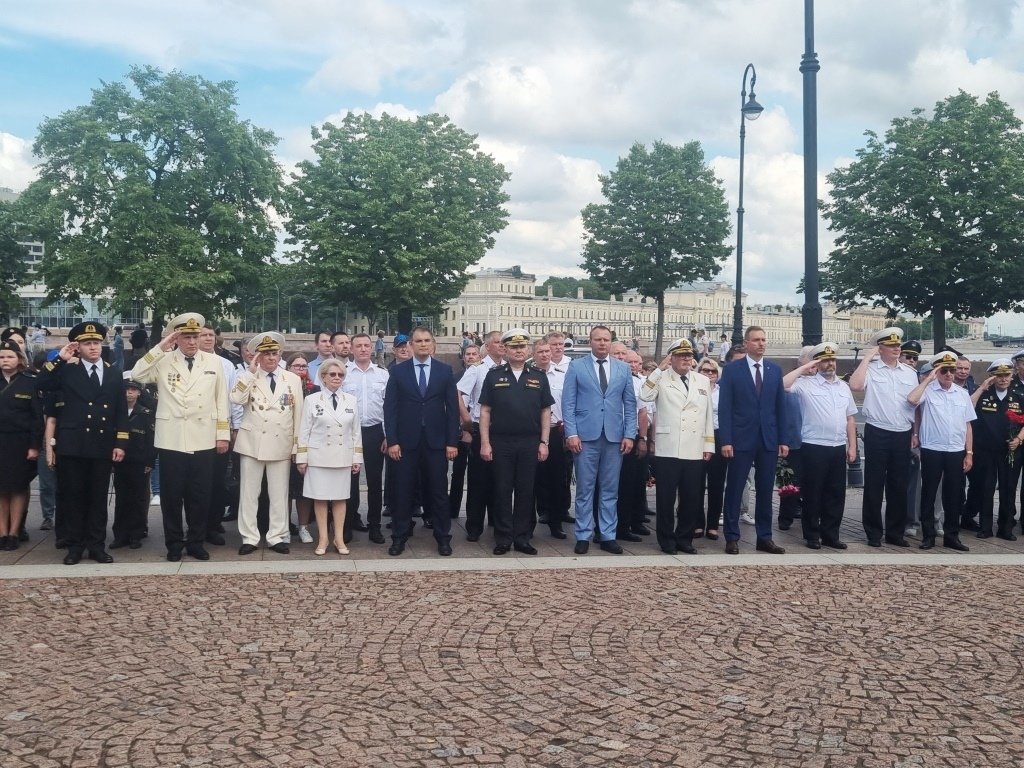 К Дню работников морского и речного флота К Дню работников морского и речного флота