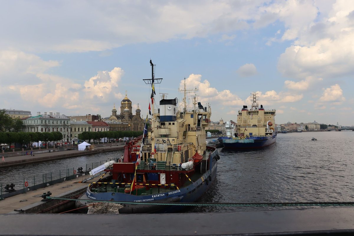Курсанты академии – волонтеры фестиваля ледоколов