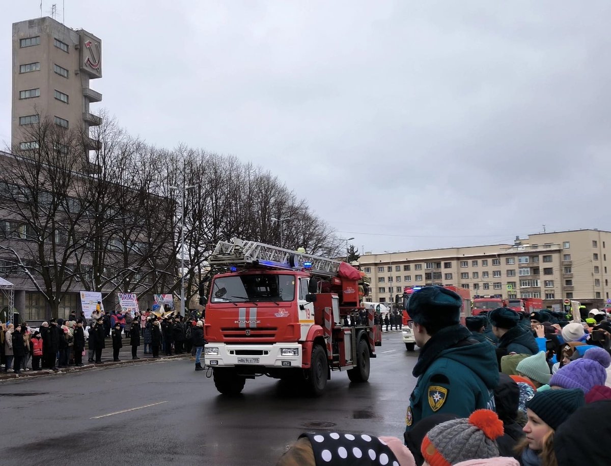 Курсанты почтили память погибших пожарных Курсанты почтили память погибших пожарных