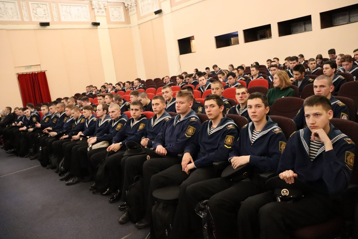 Курсанты академии стали волонтёрами международного кинофестиваля Курсанты академии стали волонтёрами международного кинофестиваля