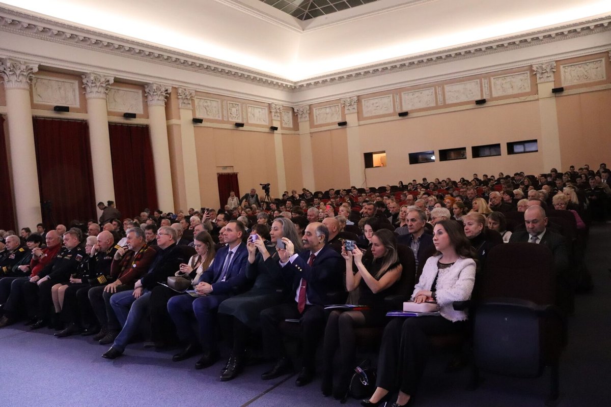 Курсанты академии стали волонтёрами международного кинофестиваля Курсанты академии стали волонтёрами международного кинофестиваля
