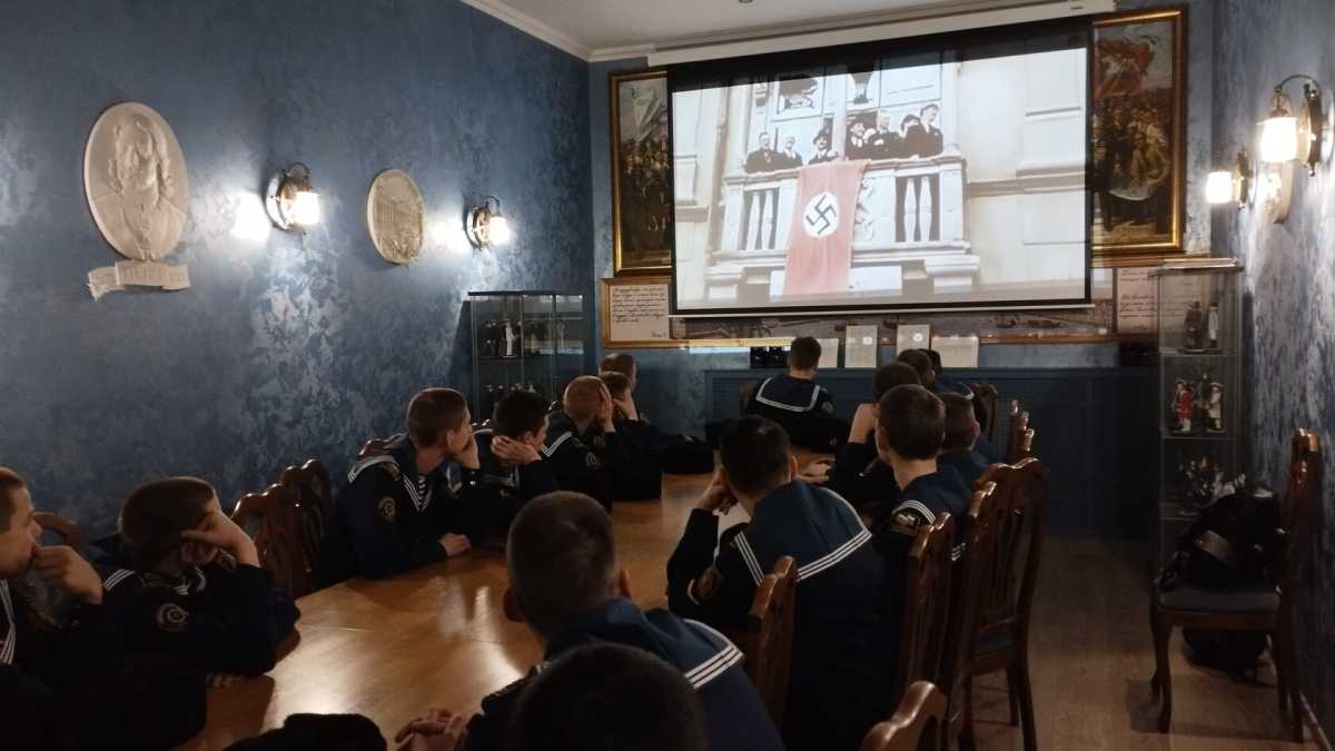 Кинолекторий «Хроники войны» Кинолекторий «Хроники войны»