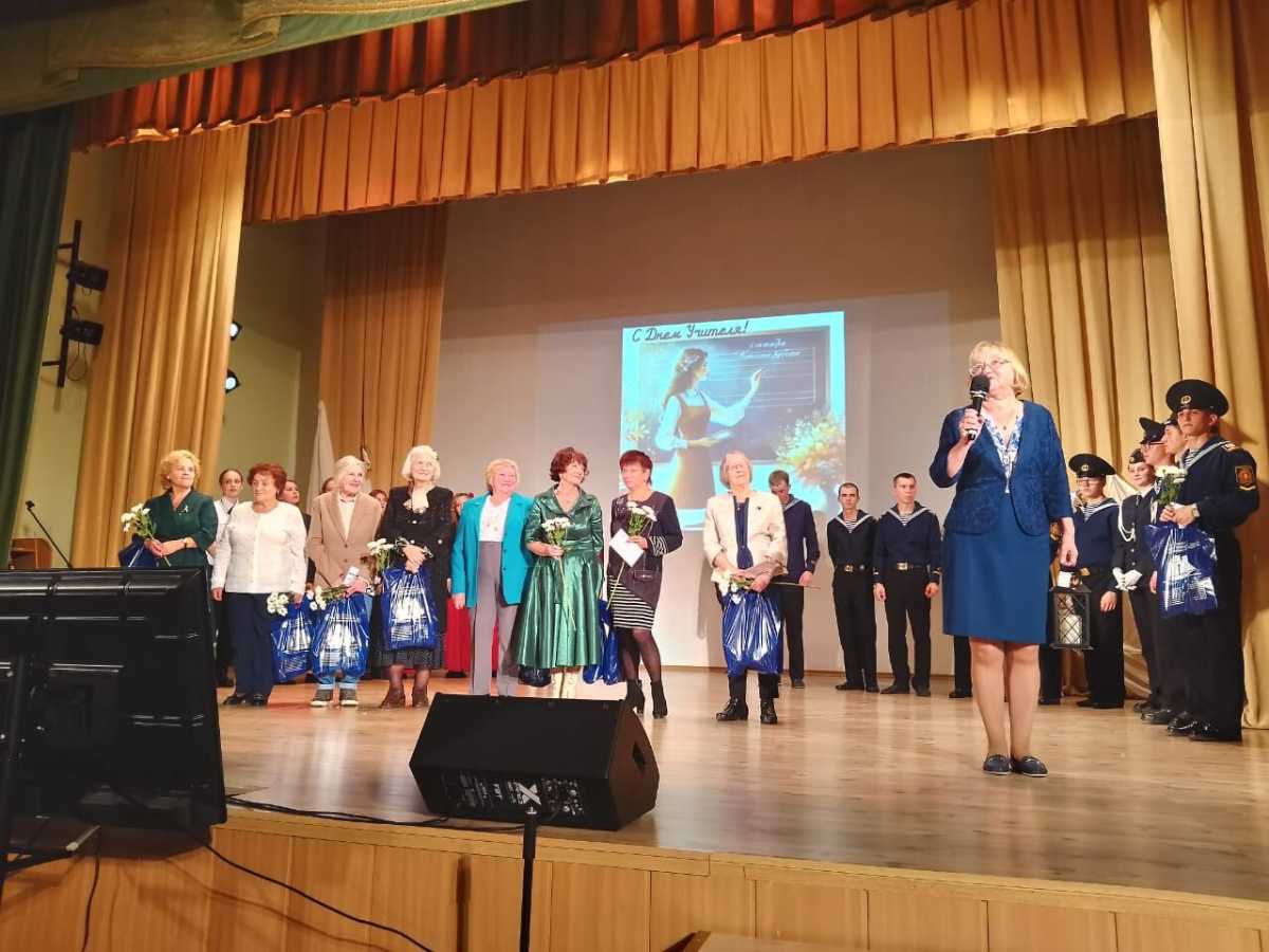 Педагоги - ветераны - гости Морской технической академии имени адмирала Д.Н. Сенявина Педагоги - ветераны - гости Морской технической академии имени адмирала Д.Н. Сенявина