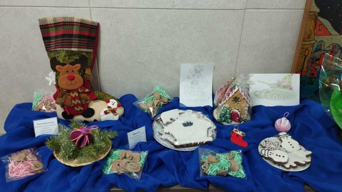 Рождественская благотворительная ярмарка-выставка «Настроение – волшебство: Дед Мороз в окопе» Рождественская благотворительная ярмарка-выставка «Настроение – волшебство: Дед Мороз в окопе»