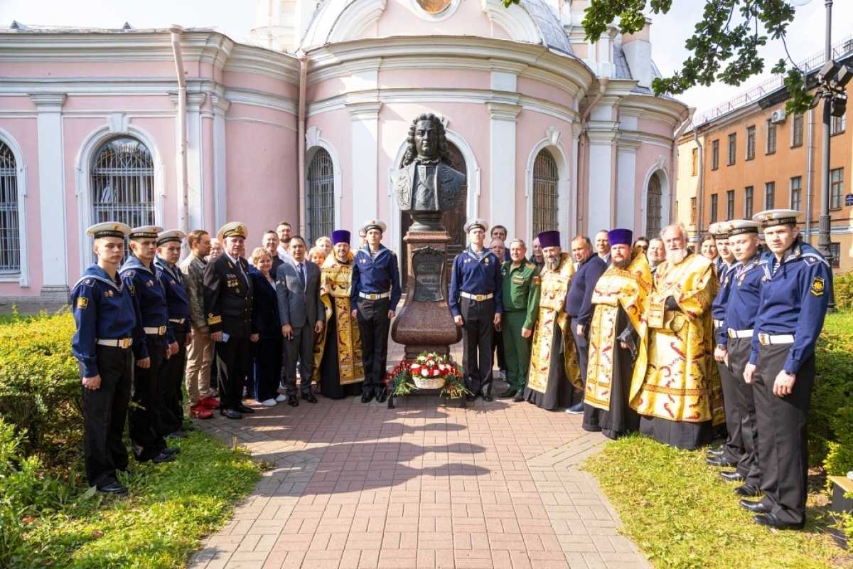 В сквере Орденского собора почтили память Фёдора Головина