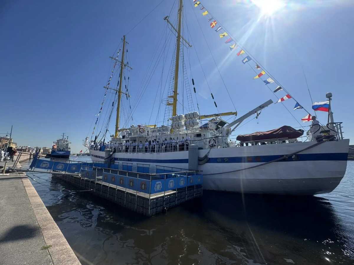 Юные моряки на «Юном Балтийце»