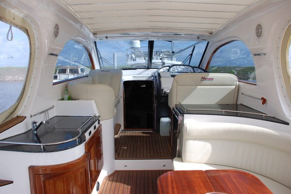 Моторная яхта Nordic 38 Hard Top